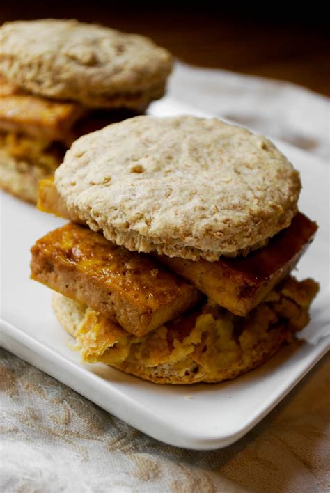 GillyCakes: Vegan Breakfast Sandwiches