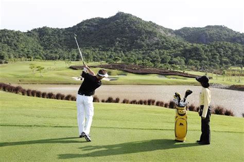 Practice and play golf at Hua Hin Golf Courses - Big Bang Blog