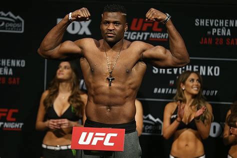 UFC 218 Results: Francis Ngannou Destroys Alistair Overeem Early