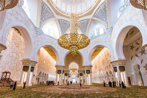 La mosquée d'Abu Dhabi : tout savoir sur la visite depuis Dubaï