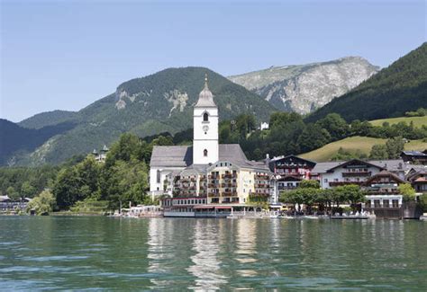 Austria, Salzkammergut, Salzburg State, Lake Wolfgangsee, St. Wolfgang, View of Hotel Weisses ...