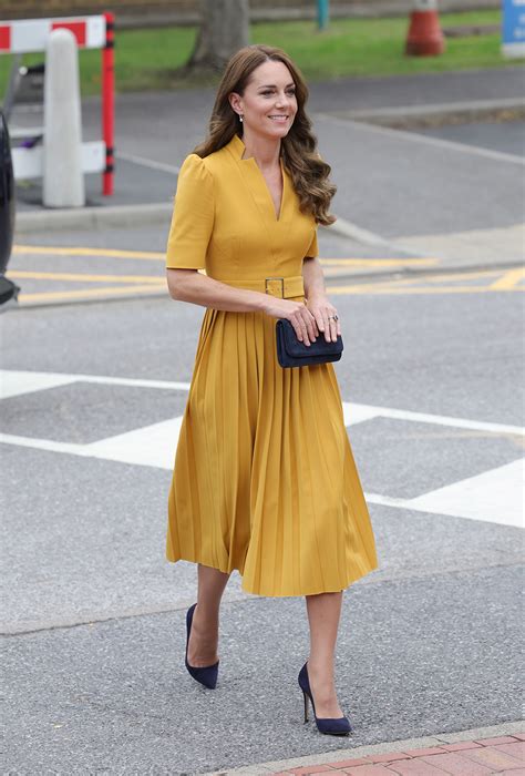 Kate Middleton Pops in Yellow Dress & Pumps at Visits Maternity Unit ...