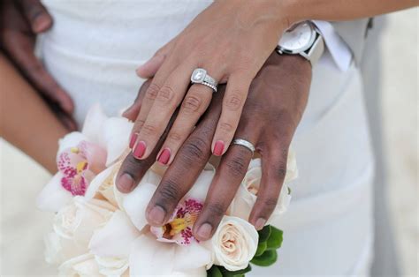 What Hand Does Your Wedding Band And Engagement Ring Go On? | The ...