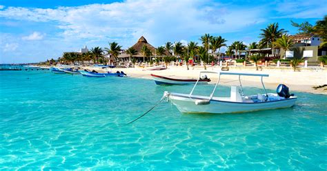 ¿Qué playas visitar en Puerto Morelos?