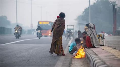 Air quality slightly improves in Delhi with AQI at 193| Details here ...