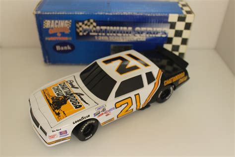 **DAMAGED PLEASE READ DESCRIPTION**David Pearson Autographed Chattanooga Chew 1:24 Nascar ...