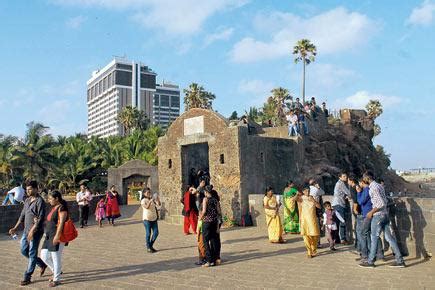 History class at Bandra fort