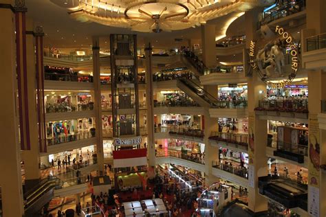 Grand Indonesia Shopping Town di Jakarta - Azkarentcar