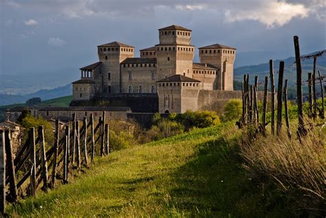 Torrechiara Castle, Parma, Italy (with Map & Photos)