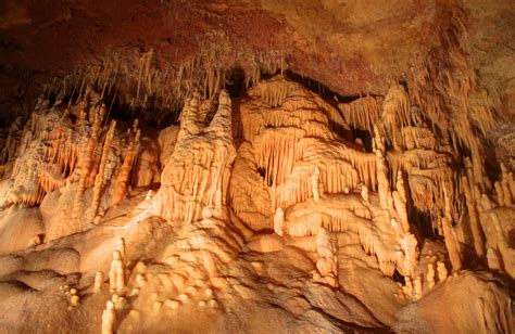 Large groups of formations in Natural Bridge Caverns, Texas image - Free stock photo - Public ...