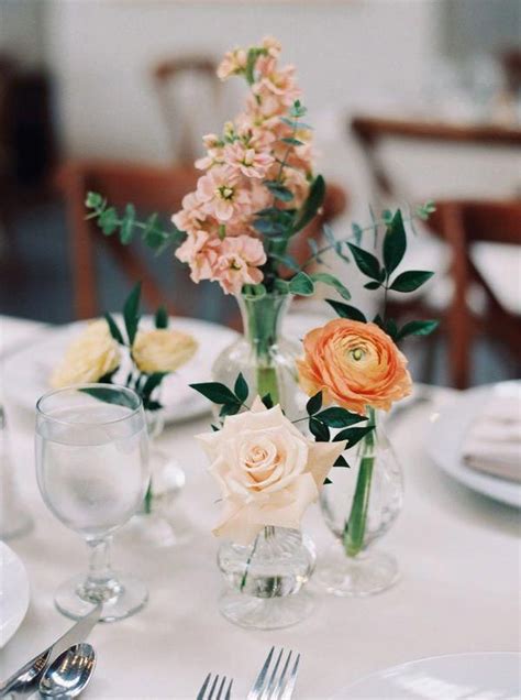 35 Lovely Bud Vase Centerpiece Decor Ideas For Your Dining Table - MAGZHOUSE