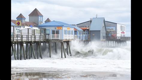 Waves in Old Orchard beach send people running for safety - YouTube