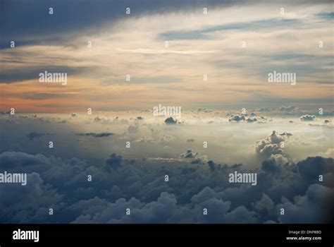 Airplane sunset clouds hi-res stock photography and images - Alamy