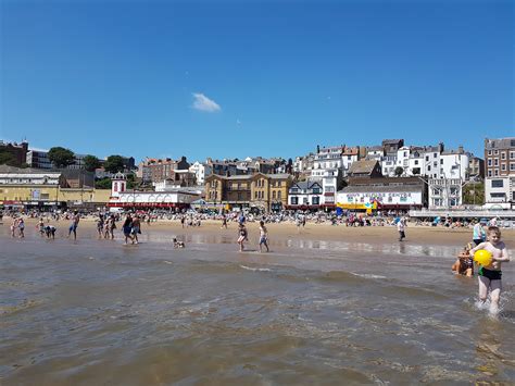 Scarborough Harbour Beach - Photo "20170617_124031(0)" :: British Beaches