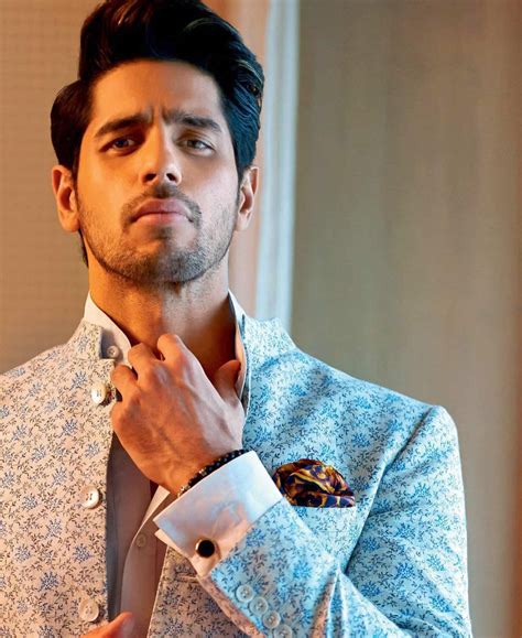 12 Drool-Worthy Sidharth Malhotra Photos That’ll Make Your Day As Beautiful As Him