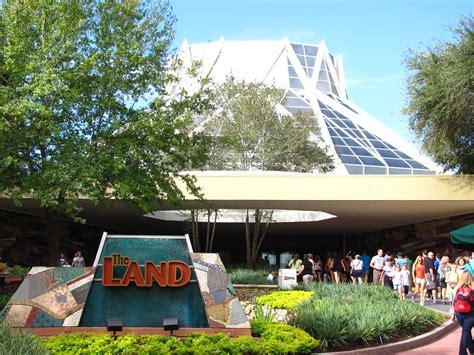 Soarin’ Around The World Overview | Disney's EPCOT Attractions - DVC Shop