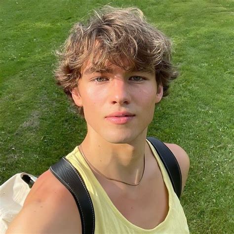 @calhjxs in 2024 | Surfer hair, Short textured hair, Wavy hair men