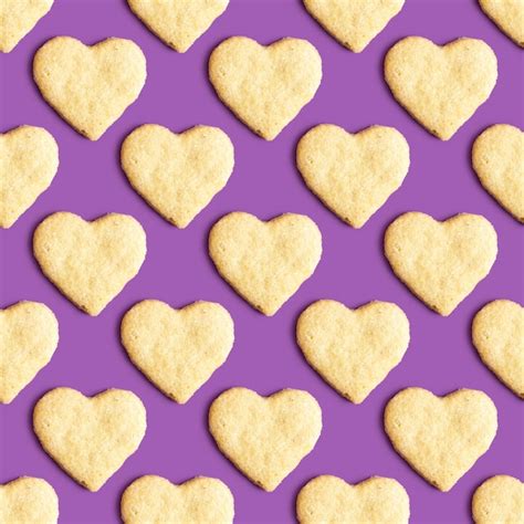 Premium Photo | Seamless pattern with butter cookies in the form of heart on purple background