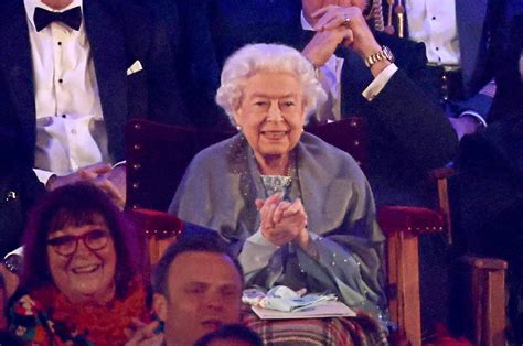 Queen Elizabeth attends star-studded horse show finale | GMA News Online