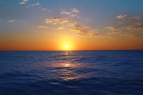 Blue golden sunrise seascape sea ocean red sky — Stock Photo © lunamarina #5507573