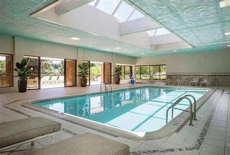 DoubleTree by Hilton Lisle Naperville Pool Pictures & Reviews - Tripadvisor