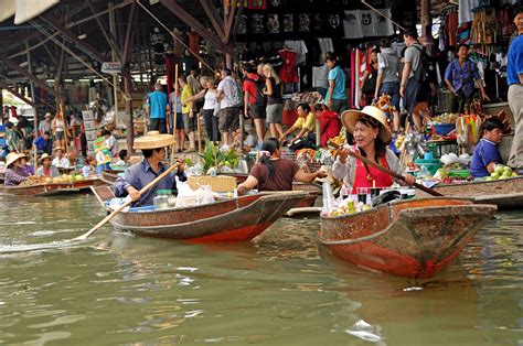 Damnoen Saduak Floating Market - SMARTTRAVELERS