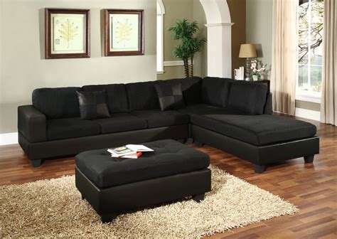 Living Room Decor with a Black Velvet Sofa – Room Decor Ideas