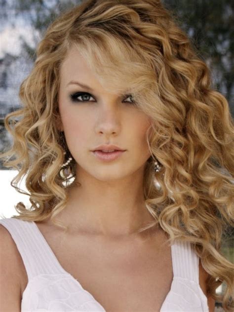 Taylor swift Hair | Taylor swift curls, Taylor swift hair, Long hair styles