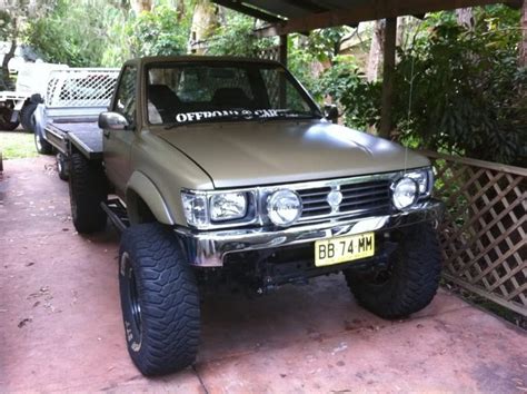 Toyota Hilux Flatbed / DailyHiLux