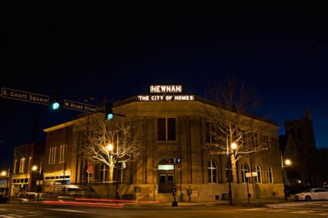 Newnan sign pays tribute to its history of homes