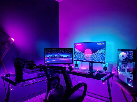 Found /r/outrun so I updated my setup a bit : battlestations