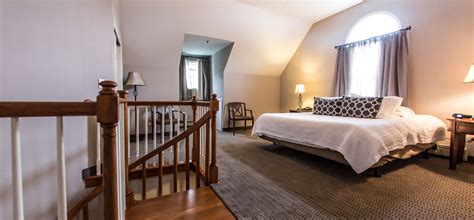 Luxury Accommodations & Amenities - Sterling | Chocksett Inn