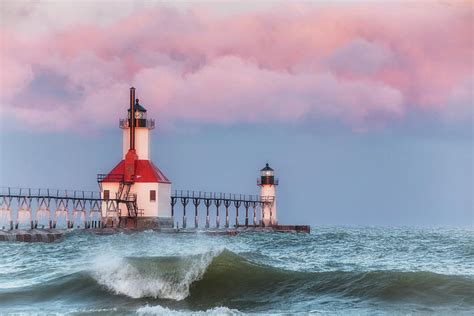 St. Joseph, Michigan Lighthouse - 01 Photograph by Wanda Parsons - Fine Art America