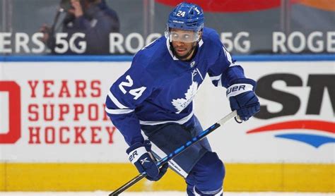 Wayne Simmonds signs two-year contract extension with Toronto Maple Leafs | NHLPA.com