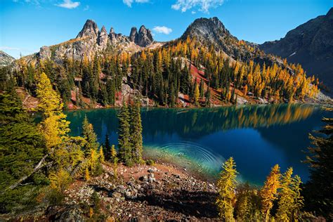 Expose Nature: Polar Plunge into Blue Lake - North Cascades, Washington [OC] [6016x4016]