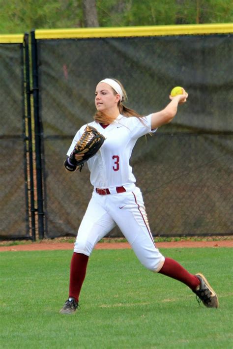 Softball outfielders pushing each other to success - Elon News Network