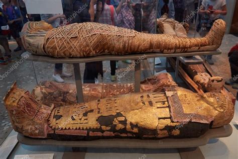 Mummies and sarcophagus in British museum in London – Stock Editorial ...