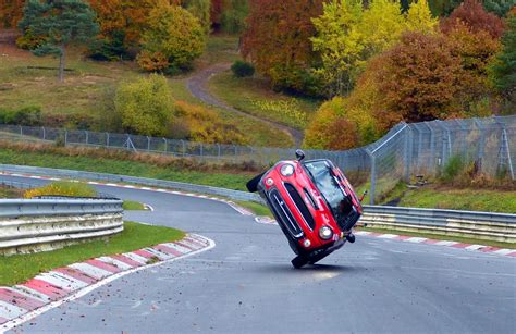 MINI Cooper laps Nurburgring on two wheels for record (video ...