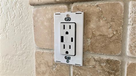 Review: Leviton’s USB-C & USB-A wall outlet offers lots of charging ...