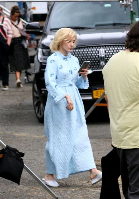 Jessica Chastain - Channels 1960's Fashion on the Set of "Mothers ...