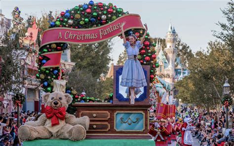 Top 7 things that make Christmas at Disneyland extra magical