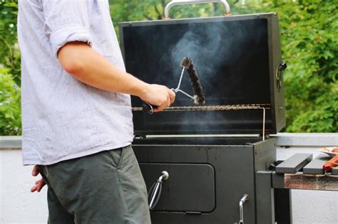 Cleaning Porcelain Grill Grates | LoveToKnow