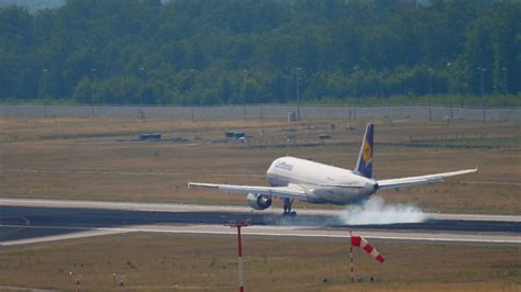 Lufthansa Airbus 320 landing 7069802 Stock Video at Vecteezy