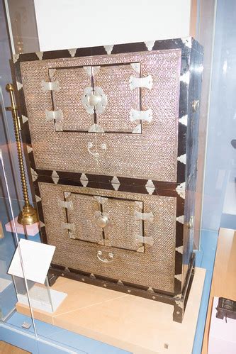 Antique Chinese cabinet | ROM Royal Ontario Museum, Toronto,… | Flickr