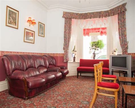 Lyndene Hotel Blackpool - 21-23 Bairstow Street, FY1 5BN