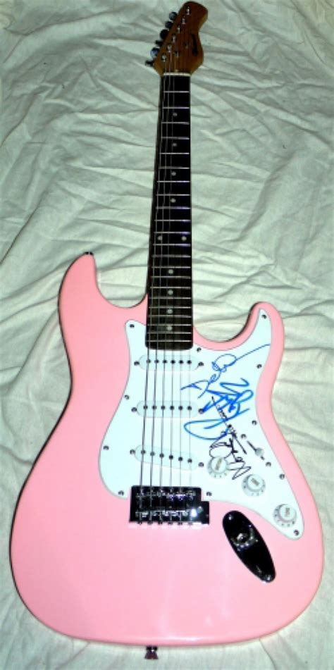 PINK FLOYD/SIGNED ELECTIRC GUITAR/COA