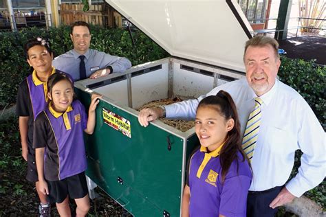 Why a Goodna school has embraced worms - Ipswich First