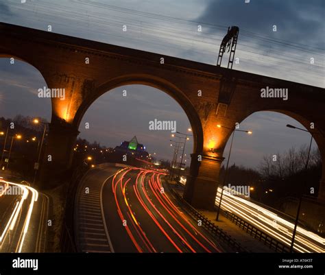 M60 Motorway, Stockport Pyramid and Viaduct at night. Stockport, Greater Manchester, United ...