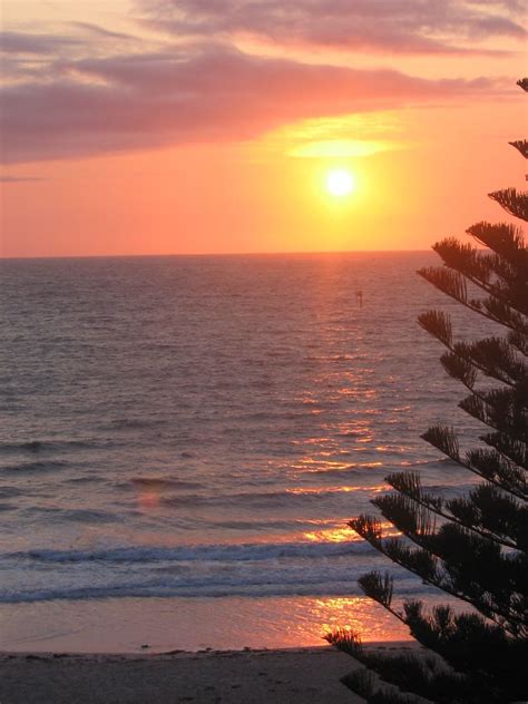 Sunset @ Glenelg Beach | Daina Byrne | Flickr