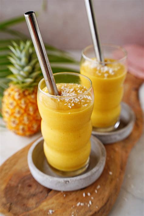 Mango Pineapple Smoothie - Elavegan